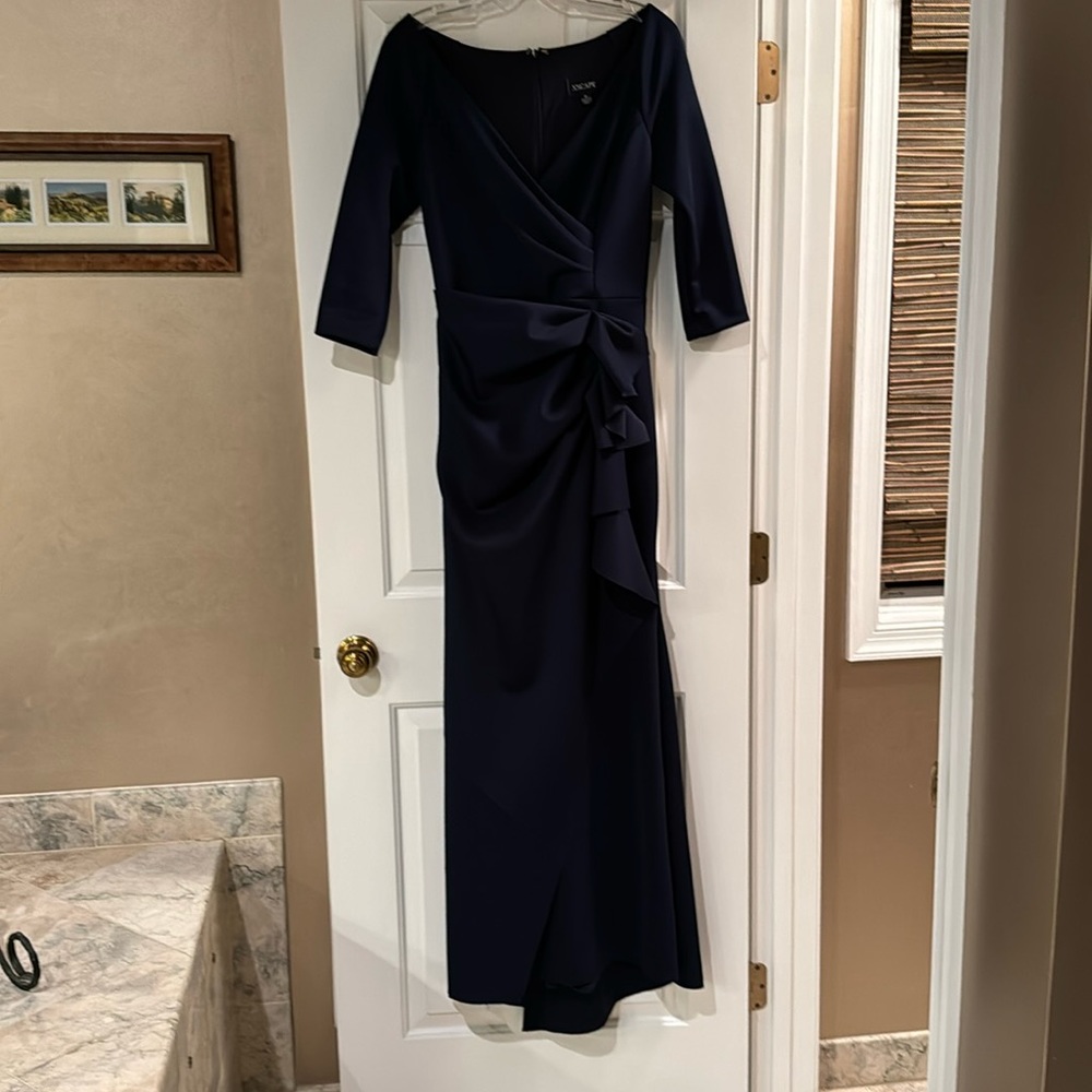 Xscape Ruched Scuba Ruffle Gown Size 8 - Picture 3 of 4